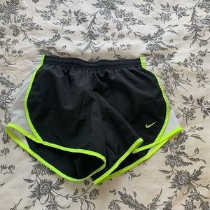 Women’s M Nike shorts